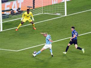 הגיע להזדמנות אחת במשחק. הולאנד מול אונאנה (Getty)