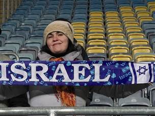 דגלי ישראל ביציע (GETTY)