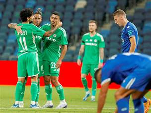 צ'ארון שרי הוסיף בביצוע משלו (אלן שיבר)