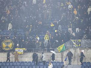 תחת מזג אוויר סוער (צילום: דני מרון)