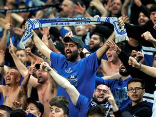 משני צידי האיצטדיון (אלן שיבר)