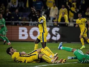 ולא הצליחה לפגוש את הרשת (צילום: אלן שיבר)