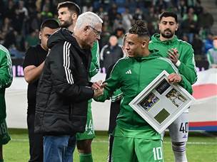 צ`ארון שרי נפרד מהאצטדיון הביתי (צילום: ברני ארדוב)