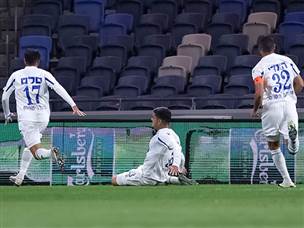 כשחזן הכפיל, עם פצצה גדולה מרחוק (מאור אלקסלסי)