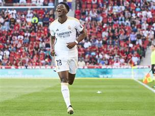 ואז טשואמני הניף את הרגל (GETTY)