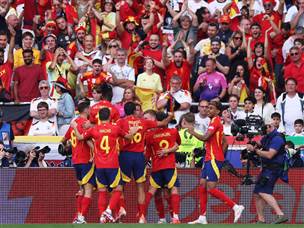 ספרד בחצי הגמר (GETTY)