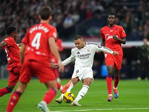 אמבפה כבש כבר אחרי 10 דקות (Getty)