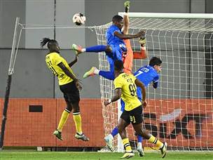 שתי הקבוצות לא היו חדות במשך 90 (ברני ארדוב)