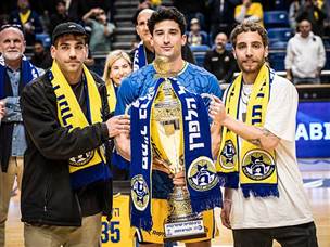 הגביע הוצג (עודד קרני)