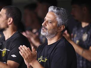 יצחקי סופג הפסד שלישי רצוף (צילום: מאור אלקסלסי)