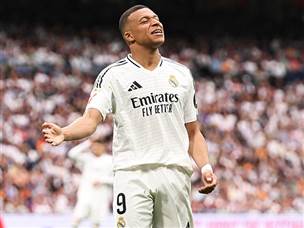 אמבפה כבש בפנדל את שער הליגה ה-30 העונה והתקרב לנעל הזהב (Getty)