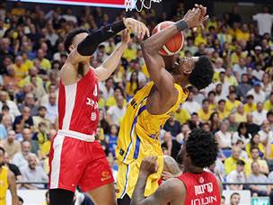 שתי הקבוצות נלחמו בשיניים (אלן שיבר)