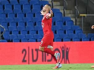 ואבו עביד, שעמד בשער בשבוע שעבר, הכריע מהנקודה הלבנה (ברני ארדוב)