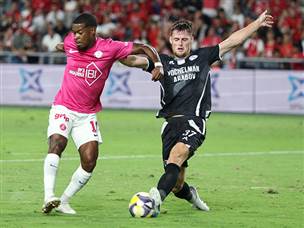 סילבה בהתקפה (אלן שיבר)