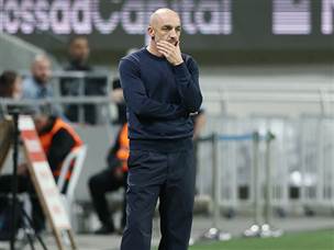 האיש שבעין הסערה. לאזטיץ` (אלן שיבר)