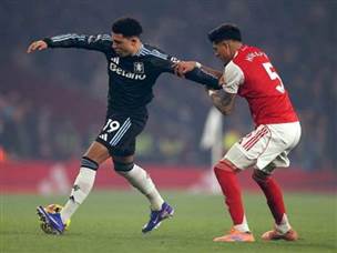 קרב ענקיות (GETTY)