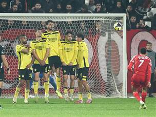 עוד מבט לבעיטה הנפלאה (ברני ארדוב)