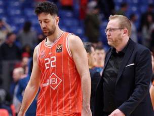 0 מ-8 לשלוש, מיציץ` (אלן שיבר)