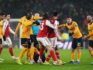 ובדחיפות הדדיות בין הצדדים (GETTY)