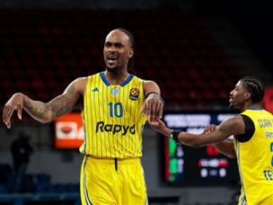 מכבי המתוסכלת ממשיכה לפריז (Photo by Aitor Arrizabalaga/Euroleague Basketball via Getty Images)