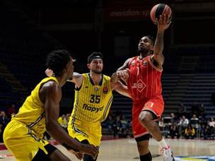 כריס ג`ונס. דאבל דאבל מצוין שלו (Getty)