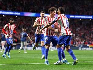 ואלברס איזן גם הוא מהנקודה, עשר דקות לתוך המחצית השנייה (GETTY)