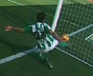 שער חוקי שנגזל מבארסה (getty)