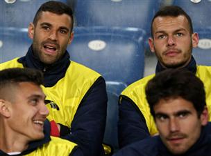 ארבייטמן (משמאל). יובש (אלן שיבר)