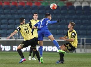 עלה פצוע, והוחלף בהפסקה. עאבד (אלן שיבר)