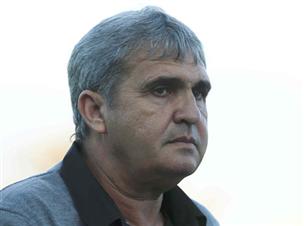 לא מוצא פיתרונות לקבוצה שלו. אלי כהן (אלן שיבר)