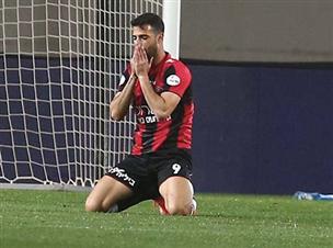 בן בסט החמיץ מצבים טובים (אלן שיבר)