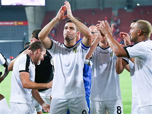 גנב את ההצגה. שכטר (דני מרון)