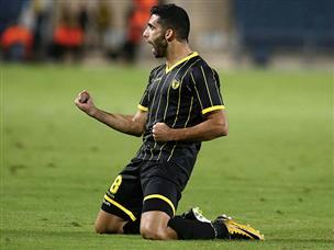 עזרא בטירוף. ניצחון ליגה שלישי ברצף לבית"ר (צילום: אלן שיבר)