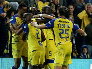 20 דקות חלפו ורודריגס הכפיל בגולאסו מחוץ לרחבה (אלן שיבר)