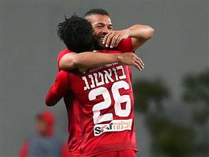 פנדל ראשון לזכות הפועל העונה (אלן שיבר)