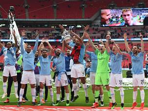 שחקני סיטי מודים לקהל (Getty)