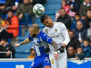 אלאבס עשתה חיים קשים בהגנה (Getty)