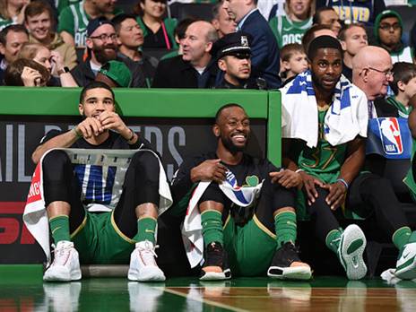 החברים לקבוצה מאוהבים