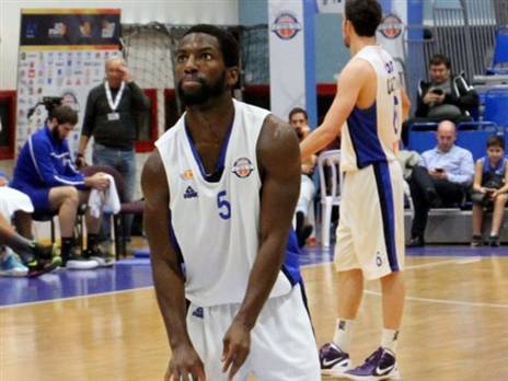 אנטוני, לא נתן לבעיית הגובה לעצור אותו