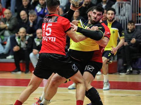 אימוני קבוצות הבוגרים עדיין לא מתחדשים (הדר ואן קולא)