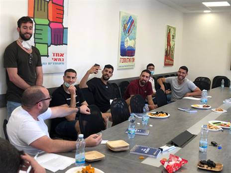 נציגי השחקנים. יש הסכמות