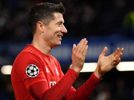 הכדורגל חוזר, לבנדובסקי מחייך וגם אנחנו (getty)