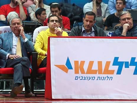 הנהלת מכבי. מסתתרת מאחורי שחקניה? (אלן שיבר)