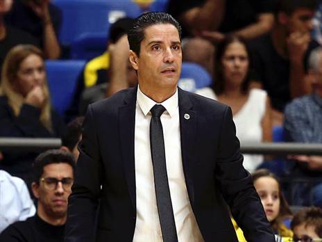 יאניס שוב פוגש את קטש (אלן שיבר)