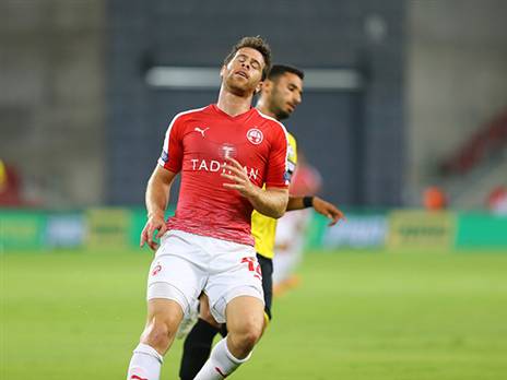 בדרך לתחנה הבאה? מלמד במדי ב"ש (צילום: לירון מולדובן)