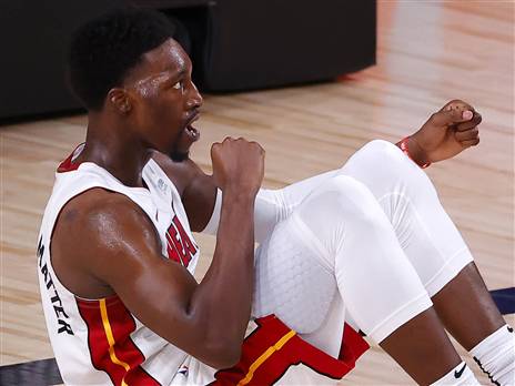 אדבאיו. יותר הטבעות מסלי שדה לבוסטון ברבע השלישי (Getty)