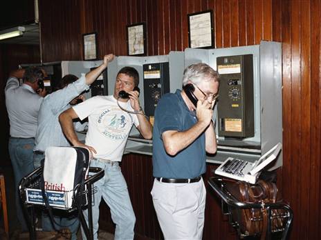 כן, פעם היו מכתיבים ידיעה בטלפון (Getty)