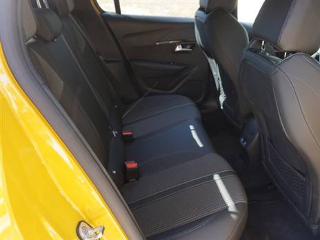 מרחב אחורי מוגבל, כמו אחיותיה הקרובות