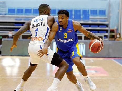 ג'ונס. מהבודדים שהופיעו לפתיחה (אלן שיבר)