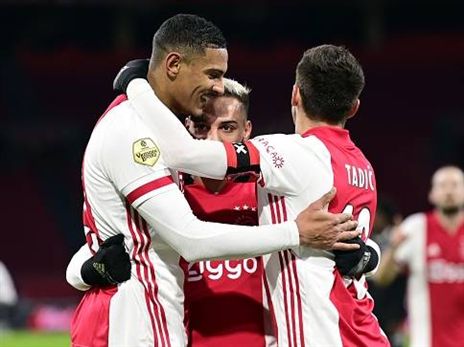 האלר חוגג עם חבריו צמד (getty)